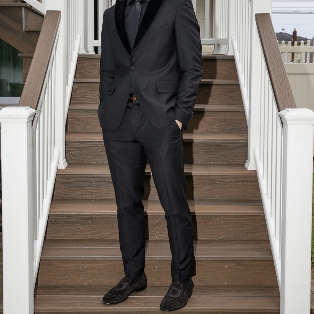 Men's Black Suit with Velvet Lapel Tuxedo